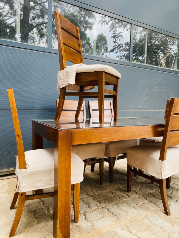 Juego de comedor en madera: mesa con tapa de vidrio + 6 sillas - imagen 1