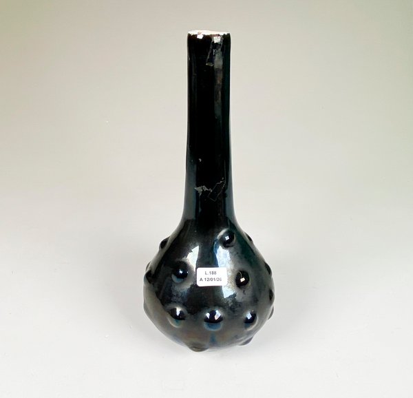 Lote anterior: Vaso de loza negra con cuello alto