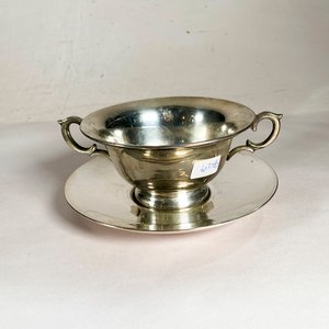 Seis Tazas para Consomé con Platos y Salsera Metálica - imagen 6