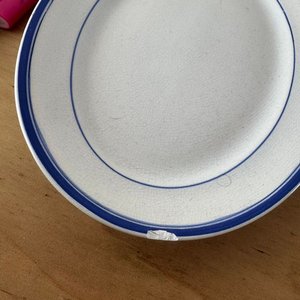 Juego de 2 Fuentes Ovales Blancas con Borde Azul - imagen 2