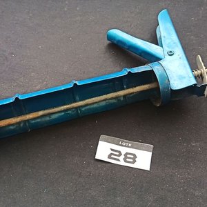 Kit de Construcción: Pistola de Silicona, Nivel, Cepillo y Guantes de Cuero - imagen 4