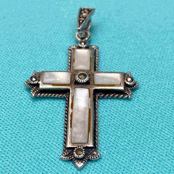 Cruz de plata antigua con detalles en nacar - imagen 2