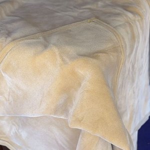 Combo 4 Mantas/Colchas Livianas Tipo Polar Beige - imagen 3
