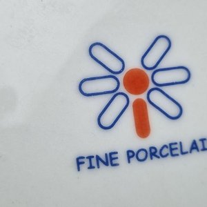 Lote de Vajilla Surtida: Platos de Postre Florales, Tazas de Café Amarillas y Set de Desayuno Blanco - imagen 4