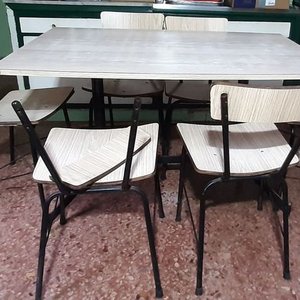 Lote anterior: Mesa Rectangular con 6 Sillas Estilo Nórdico