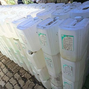 80 Bidones de Plástico de 20lts. - En Buen Estado La Mayoría con Tapas - imagen 2
