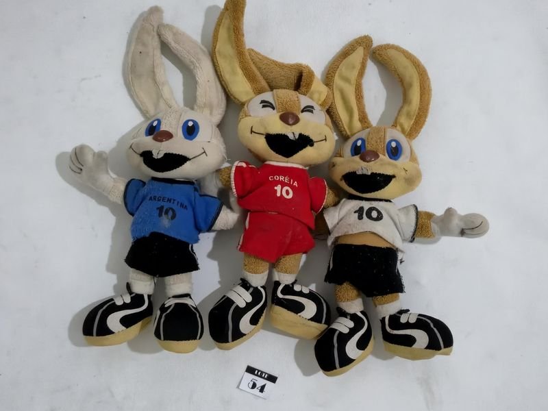 Peluches Coleccionables de Mickey Mouse con Fútbol y Copa del Mundo - imagen 2