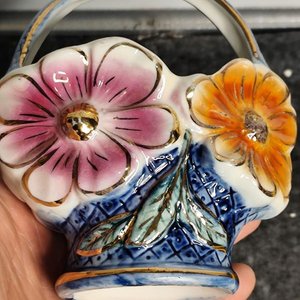 Canasta Decorativa de Porcelana Esmaltada con Flores y Detalle Numerado - imagen 2