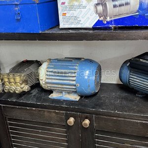 Lote anterior: Lote de Bombas de Agua Industriales y Componentes