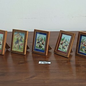 Lote anterior: Conjunto de 5 Miniaturas Persas Estilo Oriental con Marcos de Taracea - Escenas de Caza y Guerreros