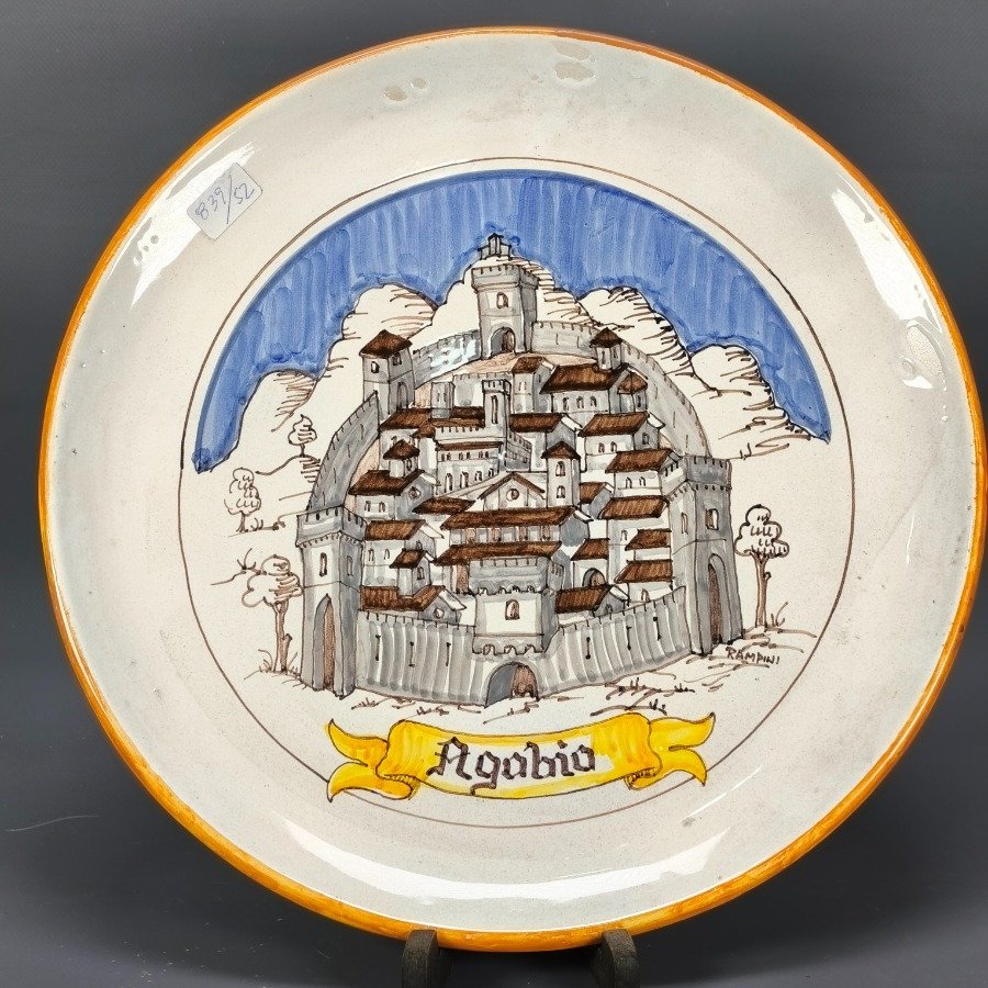 Lote siguiente: Plato decorativo en cerámica pintado a mano firmado 'Rampini'