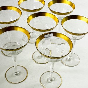 Juego de 7 Copas Hialinas con Guarda Dorada y Grabados - imagen 4