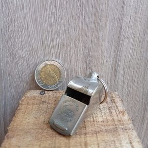 Lote siguiente: Silbato de Bronce Niquelado Winner Industria Argentina
