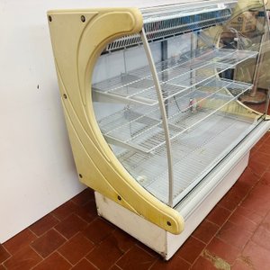 Vitrina Exhibidora Refrigerada Refrimate con Luz LED y Estantes - imagen 4