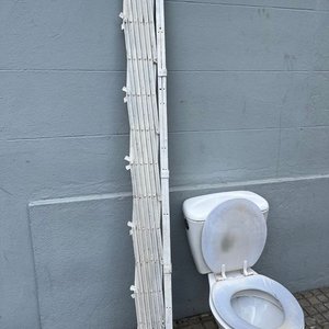 Reja Plegable de Hierro Blanca y Mochila de Inodoro Blanca - imagen 3