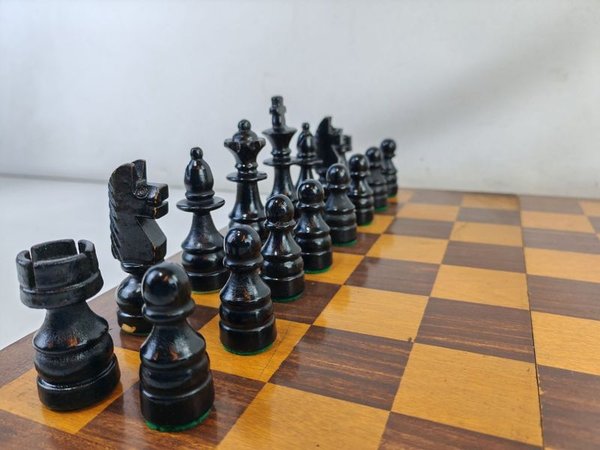 Ajuste de ajedrez completo con tablero y piezas - imagen 5