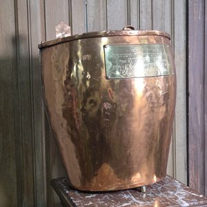 Depósito de Cobre con Inscripciones Hebreas en Placa de Bronce - imagen 5