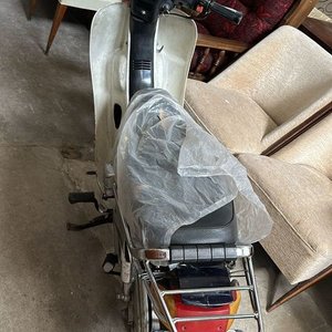 Moto QJE Astraca Grand 100cc Funcional con Detalles - imagen 4