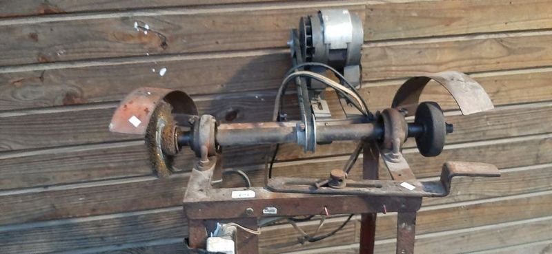 Máquina de mecanizado con motor y piedra de esmeril - imagen 3