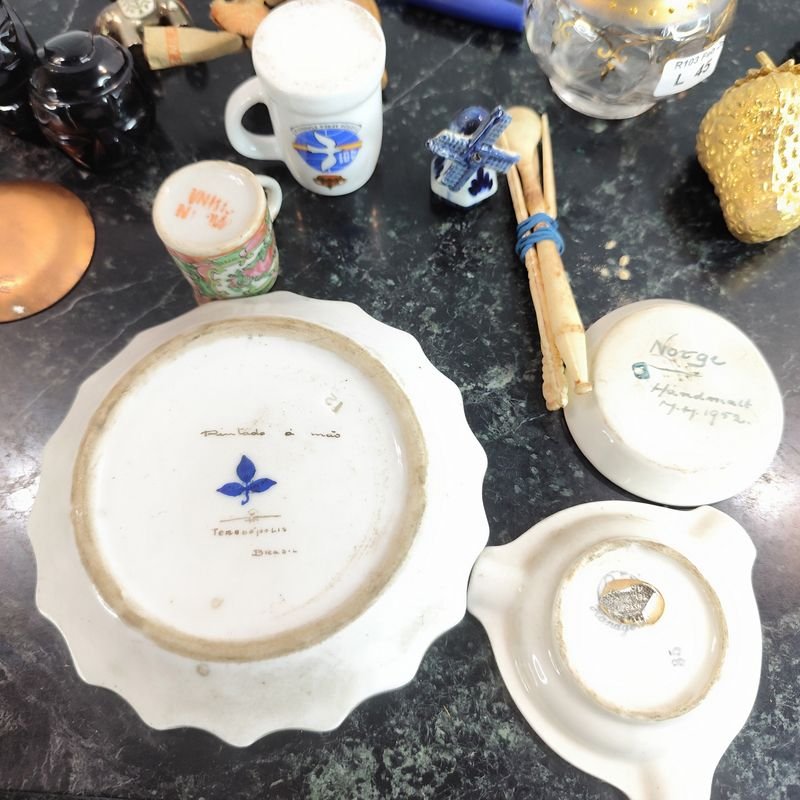 Lote de adornos pequeños variados: elefantes, perfumeros y más - imagen 9