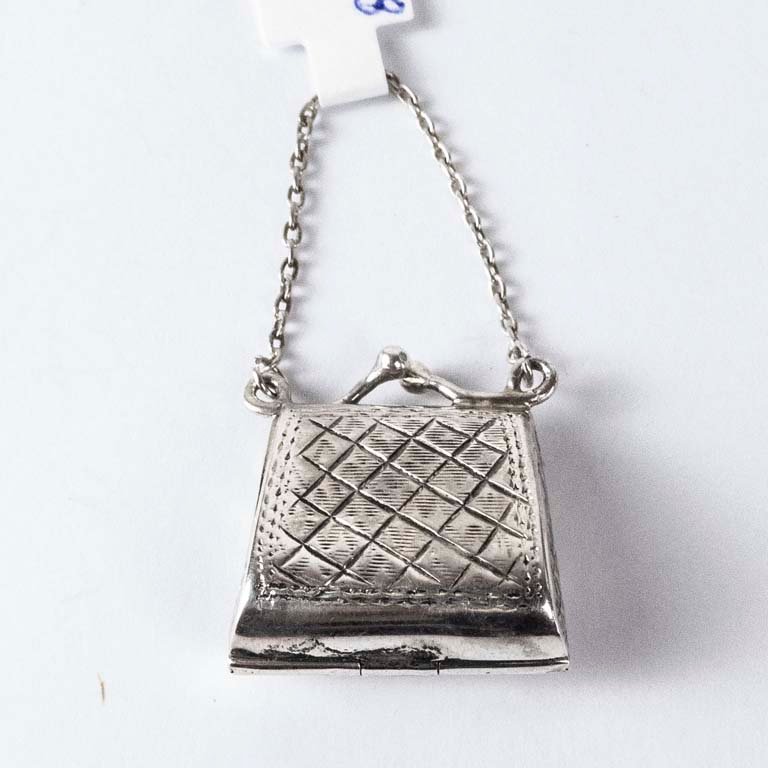 Lote anterior: Colgante de plata en forma de zanahoria
