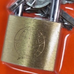 Candado Globe de Bronce 25mm con Llaves - imagen 5