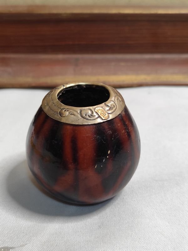 Lote anterior: Mate de Virola con Plata y Oro con Bombilla