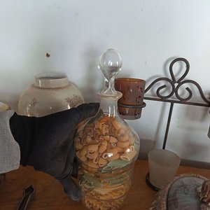 Lote de Adornos Antiguos: Florero, Botellón, Teteras y Más - imagen 9