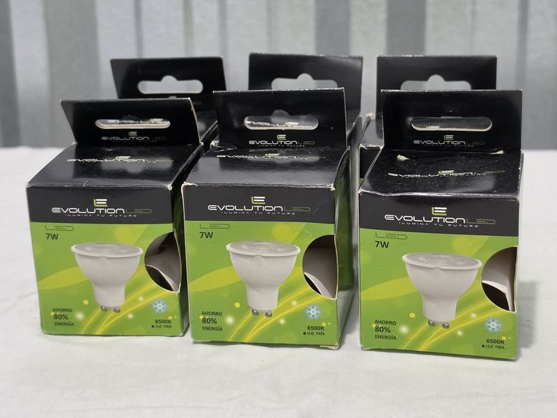 Focos Dicroicos LED Evolution 7W Luz Fría GU10 (Pack x 6)