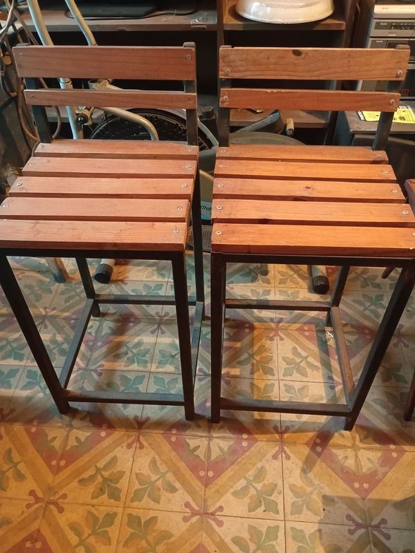 Sillas rústicas de madera