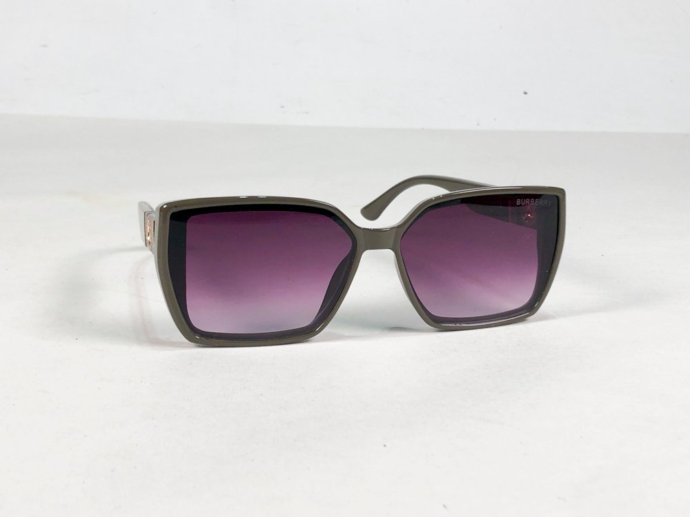 Lote siguiente: Lentes de sol para dama o caballero color marron