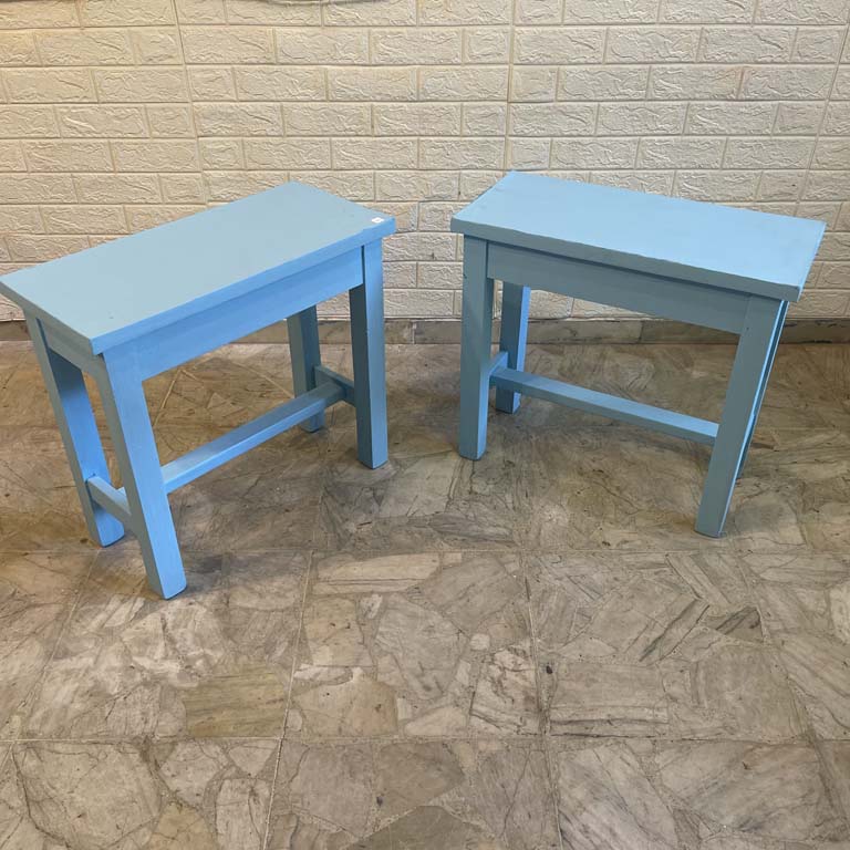 2 Bancos Pintados - Medidas: 60x28x55cm