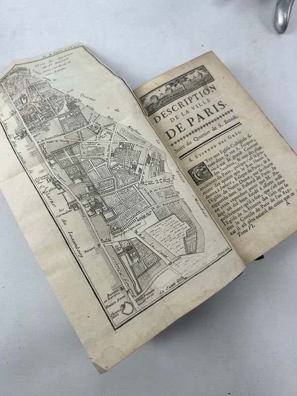 Dos tomos de Descripción histórica de la ciudad de París y sus alrededores, por Piganiol de la Force - imagen 8