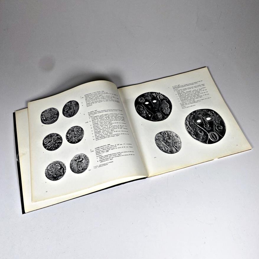 Catálogo Ilustrado de Monedas y Medallas Antiguas