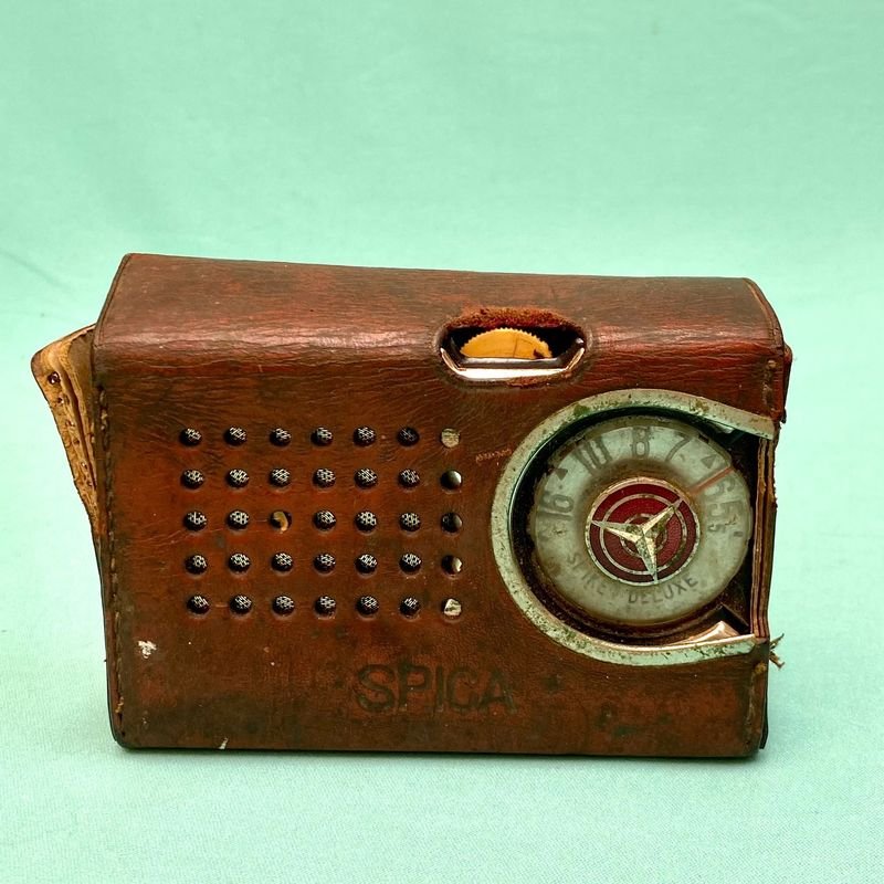 Antigua radio Spica con su estuche original
