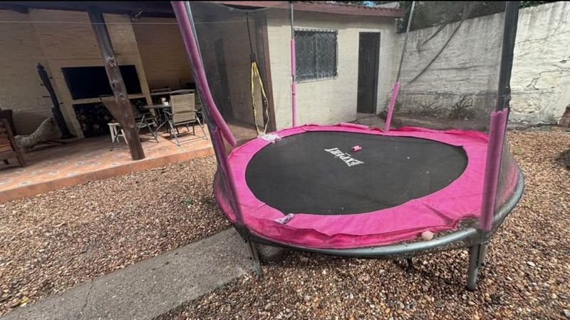 Lote anterior: Trampolín con estructura de aluminio y barandas