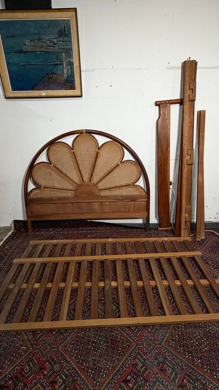Respaldo de Cama Dos Plazas Estilo Art Decó con Ratán y Estructura de Madera Dura