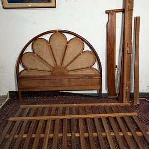 Lote siguiente: Respaldo de Cama Dos Plazas Estilo Art Decó con Ratán y Estructura de Madera Dura