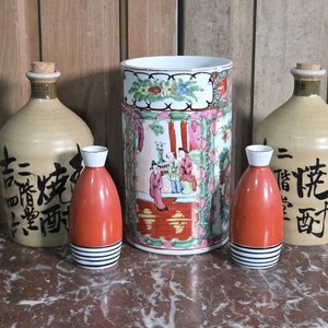 Lote anterior: Lote de 5 piezas de cerámica oriental: 2 botellas grandes, 2 botellas pequeñas y 1 cilindro decorativo