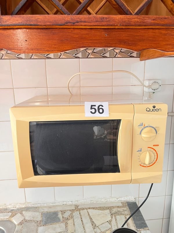 Lote siguiente: Microondas Queen en Excelente Estado