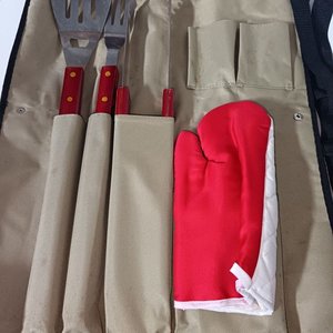 Set de Parrilla con Delantal y Utensilios - imagen 4
