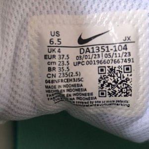 Zapatillas Nike City Rep TR Blancas con Logo Verde Talle 37.5 EUR - imagen 2
