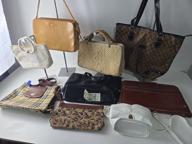 Lote anterior: Colección de bolsos y carteras en excelente estado
