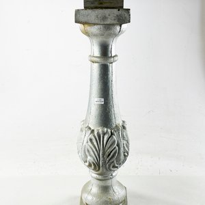 Pedestal Decorativo Plateado Estilo Clásico 65 cm - imagen 1