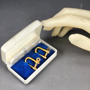 Par de Gemelos Dorados Diseño Grilletes con Estuche - imagen 6