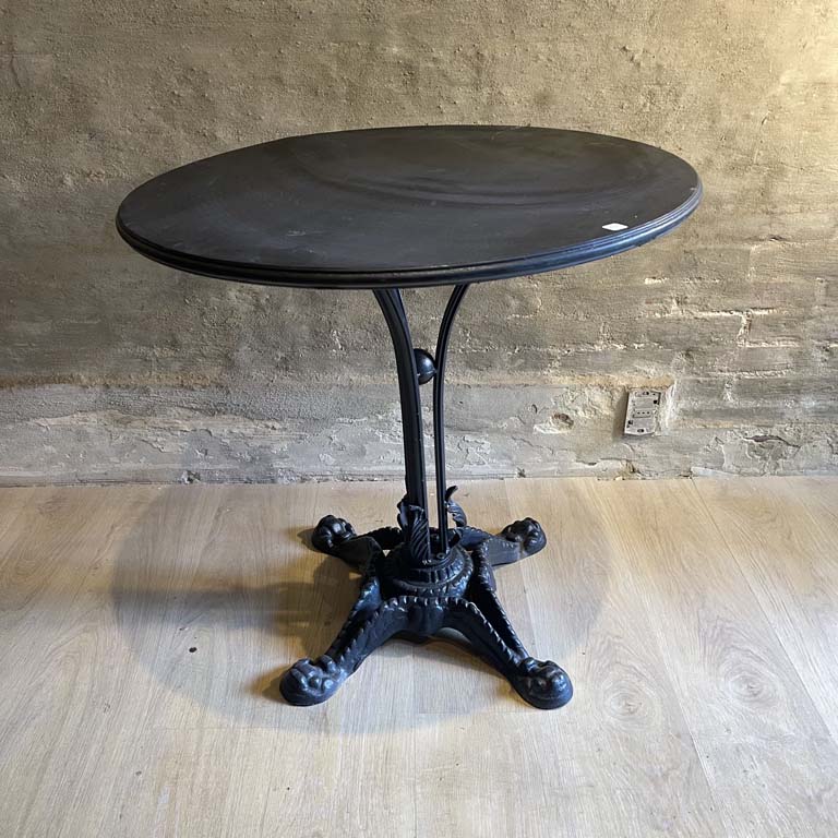 Lote anterior: Mesa de sala redonda de hierro - Medidas: 72x70cm