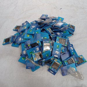 Caja con aproximadamente 100 baterías para celulares. - imagen 1