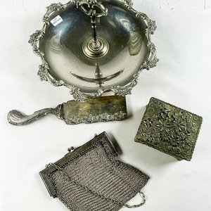 Set de 4 piezas de metal plateado: centro de mesa, pala de torta, alhajero y cartera de malla - imagen 2