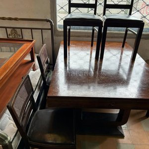Cama Antigua de Hierro con Colchón y Mesa Ratona de Madera - imagen 3