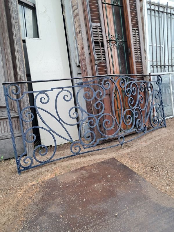 Lote siguiente: Balconeras de hierro forjado curvas